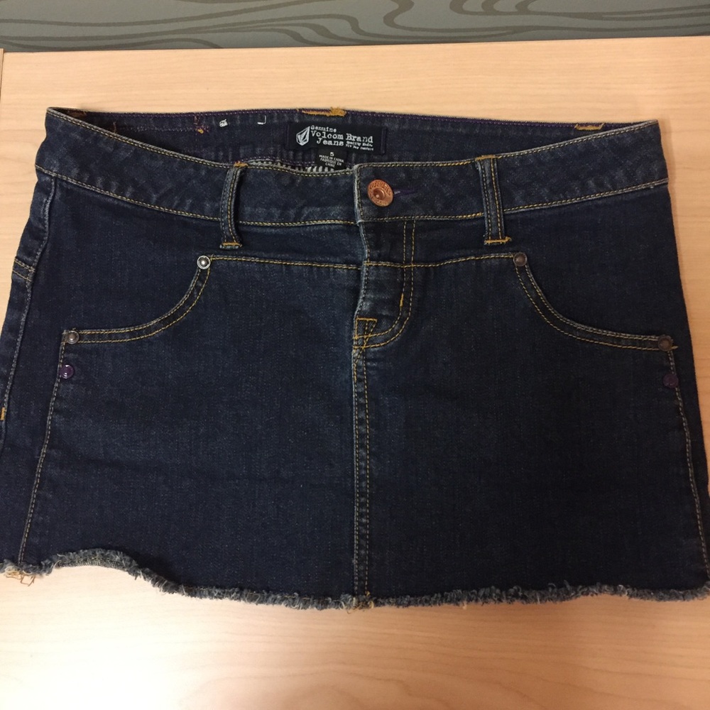 🎊🎊🎊🎊 Volcom Dark Denim Mini skirt